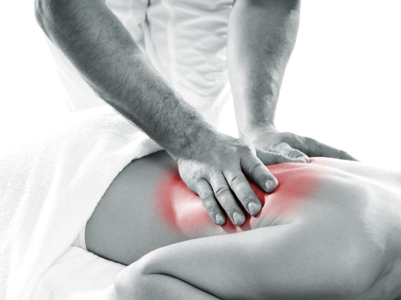Popularne zabiegi rehabilitacyjne albo masaż leczniczy na kręgosłup dla zapracowanych